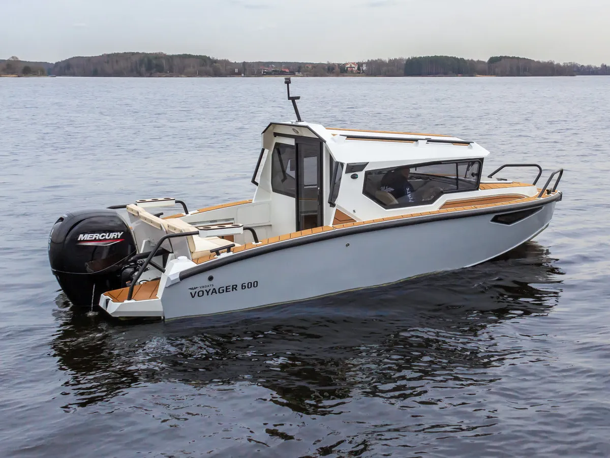 Катер Voyager 600 Cabin