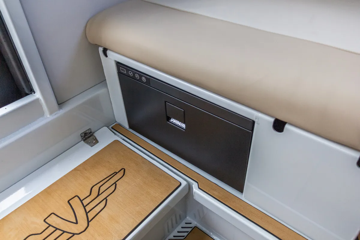 Катер Voyager 600 Cabin