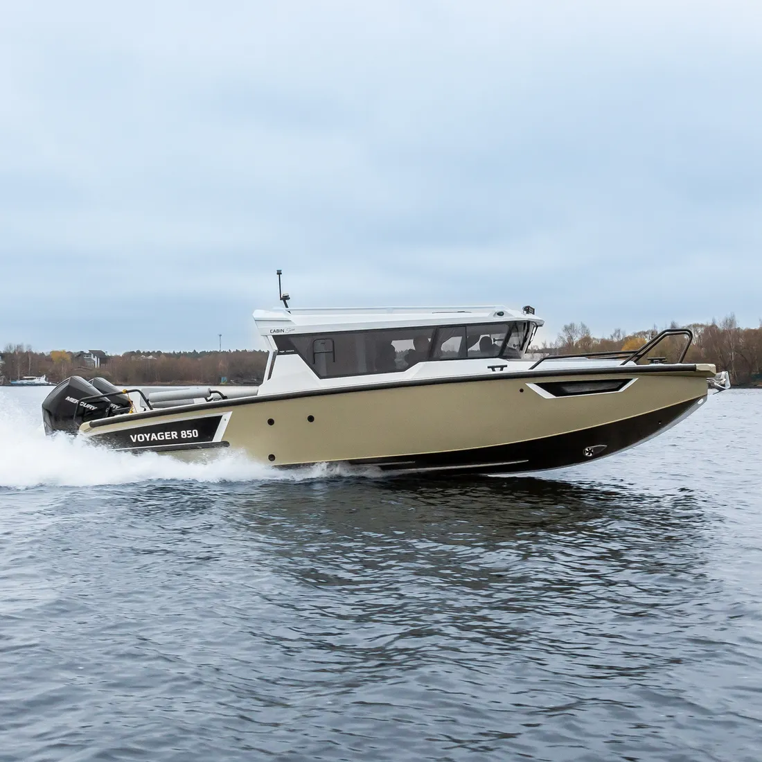 Катер Voyager 850 Cabin Twin