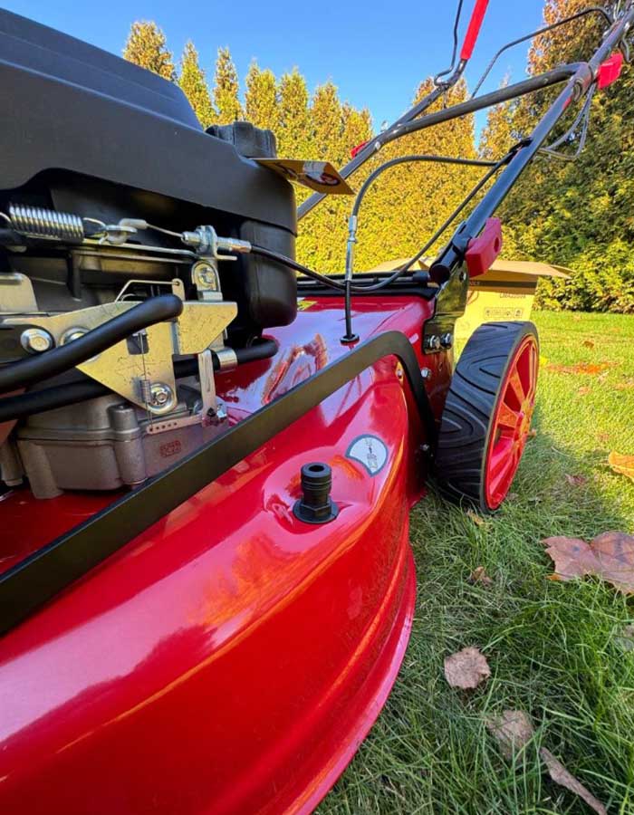 Газонокосилка бензиновая самоходная Senci LMA22S04, 3.5 кВт, ширина скашивания 55 см, травосборник 65 л