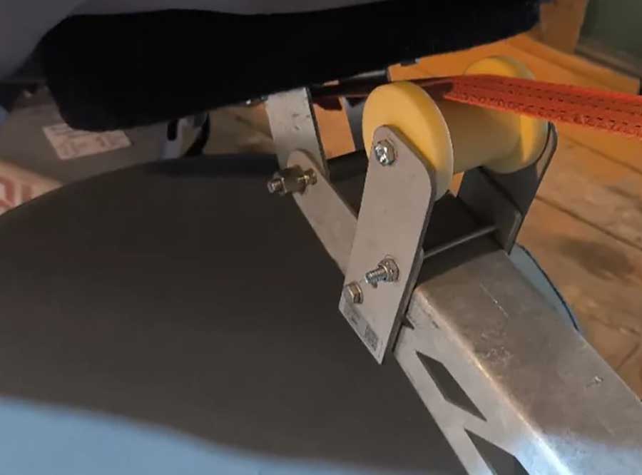 Опорно-вытяжной ролик с оцинкованными пластинами для прицепа МЗСА 81771С.012