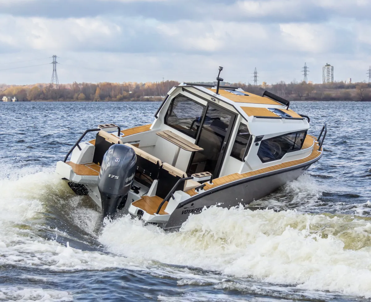 Катер Voyager 600 Cabin