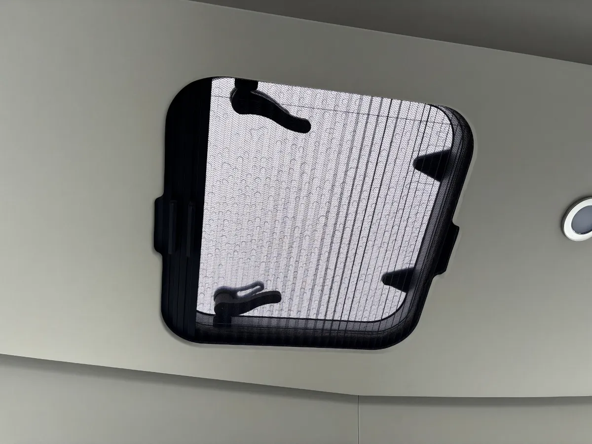 Катер Voyager 850 Cabin Twin