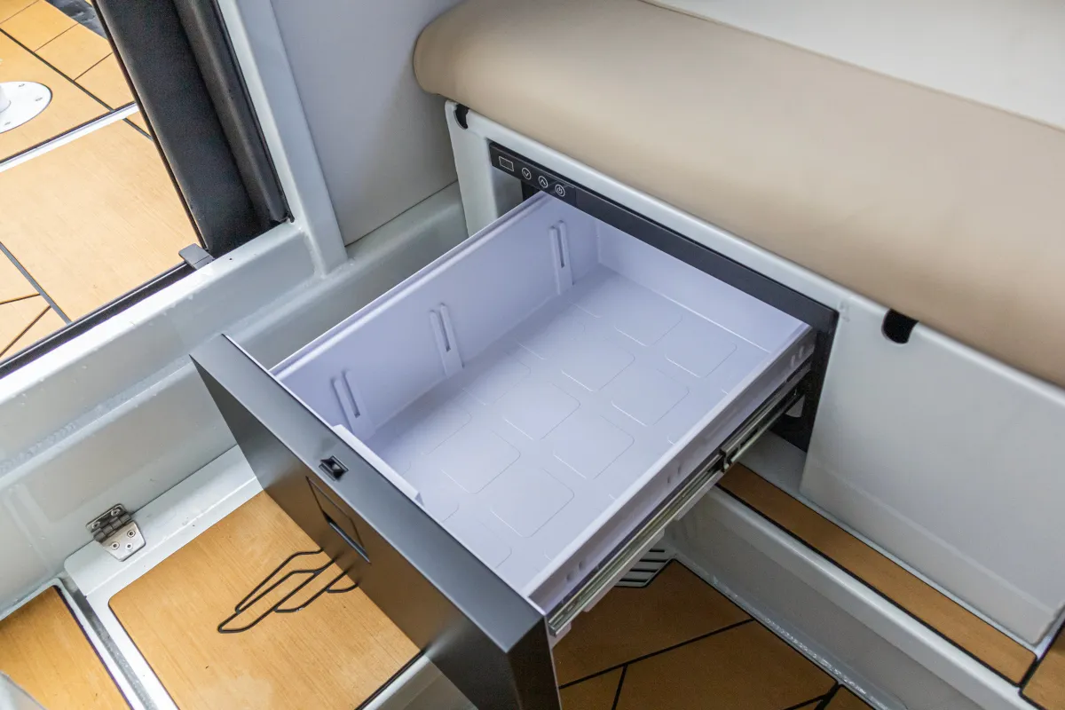 Катер Voyager 600 Cabin