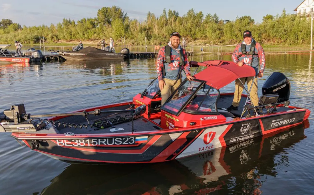 Катер FISHPRO X7