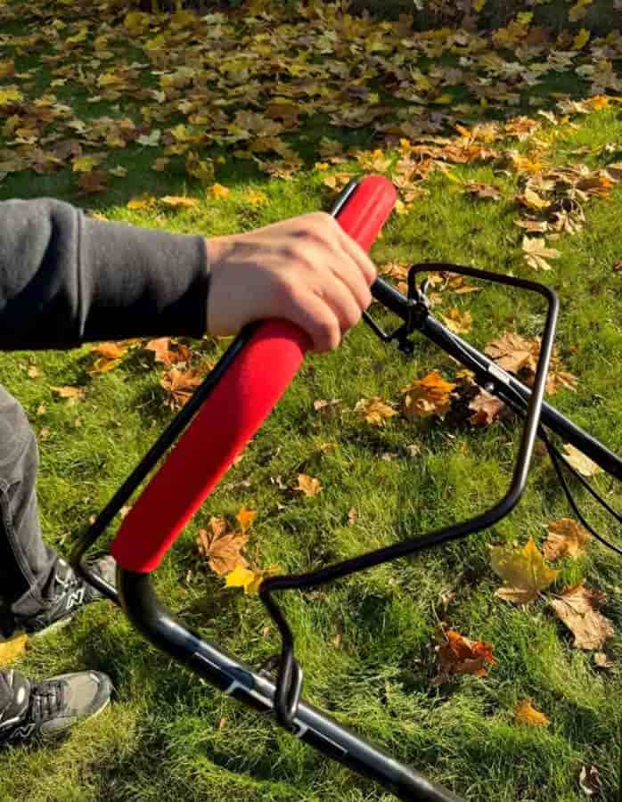 Газонокосилка бензиновая самоходная Senci LMA22S04, 3.5 кВт, ширина скашивания 55 см, травосборник 65 л