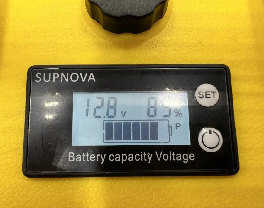 Аккумуляторная батарея BatteryCraft LiFePO4 12V 102 Ah с вольтметром