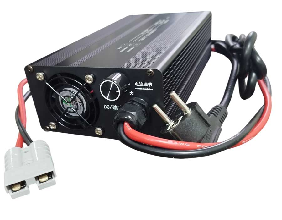 Зарядное устройство SNDN-CM372, 12/24В, 30A, для литиевых и свинцовых аккумуляторов