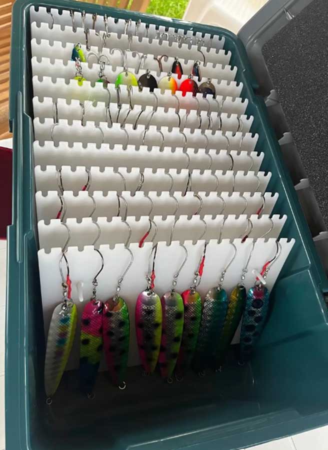 Ящик рыболовный MOF1-B на 200 блесен с органайзером и слайдерами