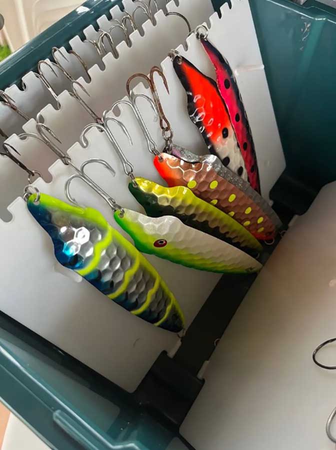 Ящик рыболовный MOF1-B на 200 блесен с органайзером и слайдерами