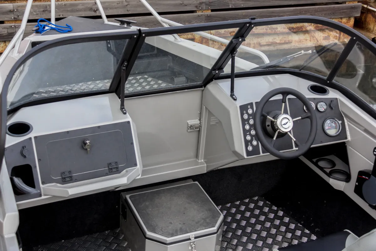 Катер Yava L Fish