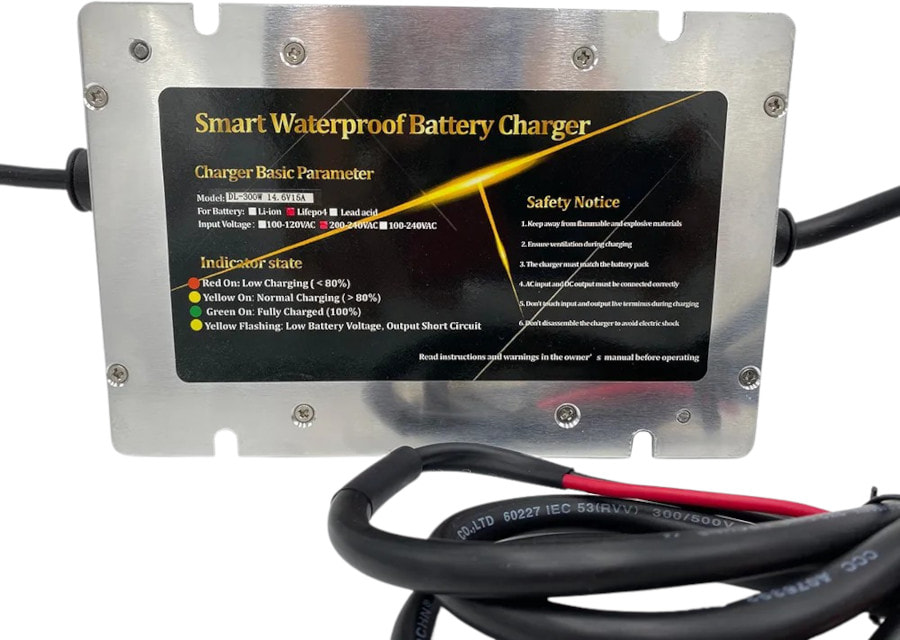Зарядное устройство BatteryCraft для АКБ LiFePO4, 12В 15А