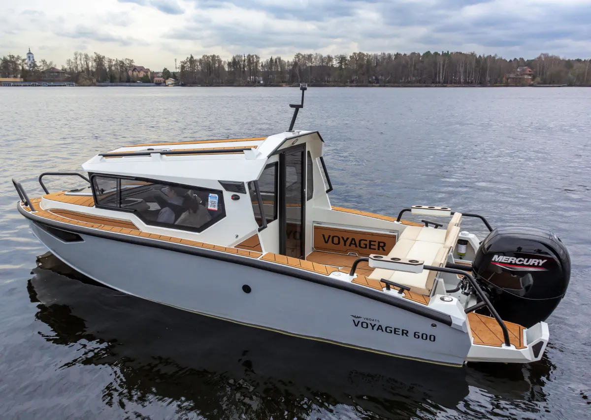 Катер Voyager 600 Cabin