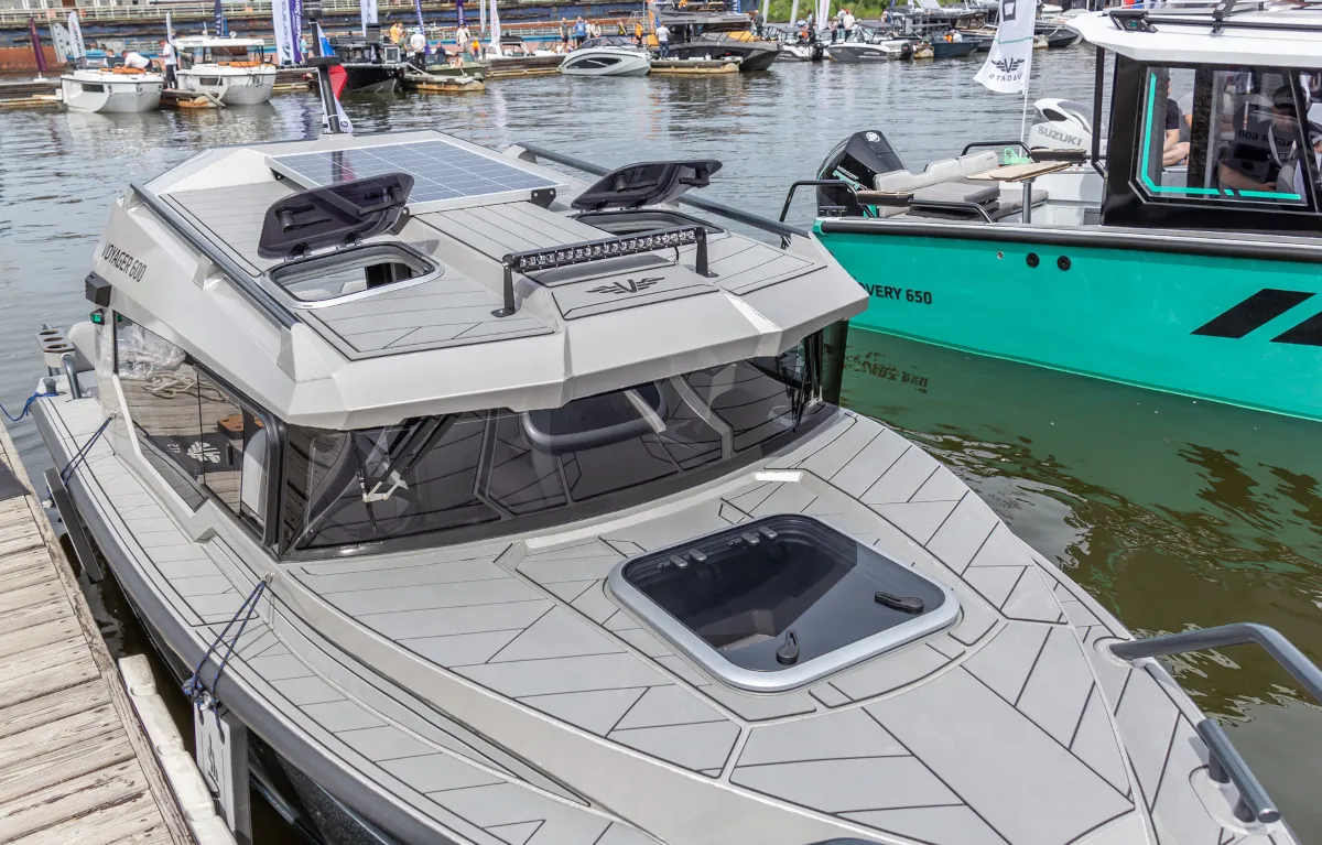 Катер Voyager 600 Cabin