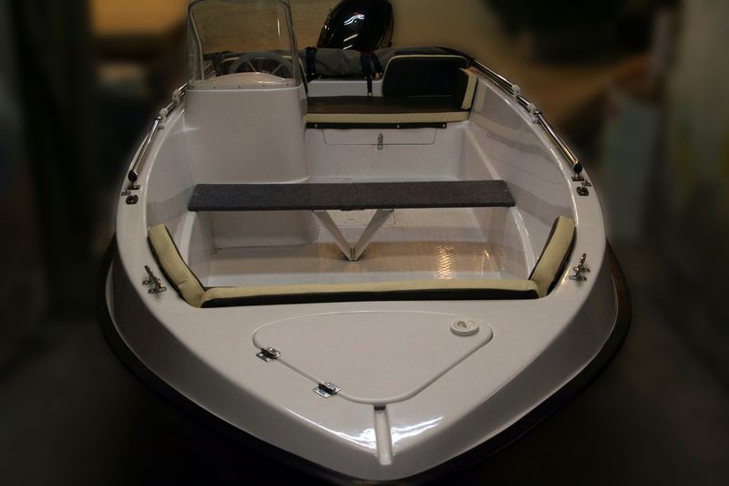 Лодка стеклопластиковая Барракуда