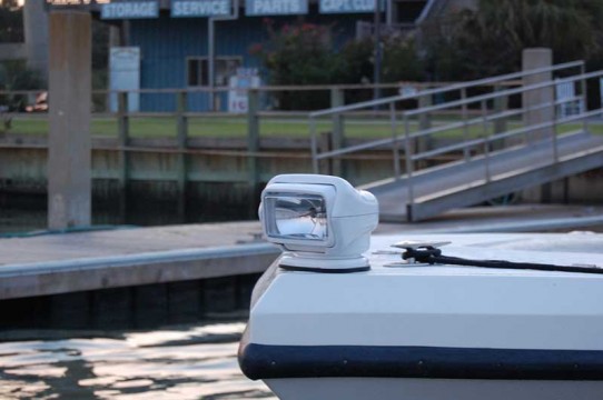 Прожектор стационарный с двойным управлением Golight Stryker, хром