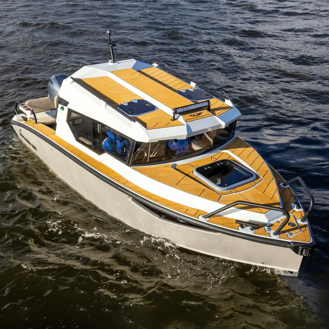 Катер Voyager 600 Cabin