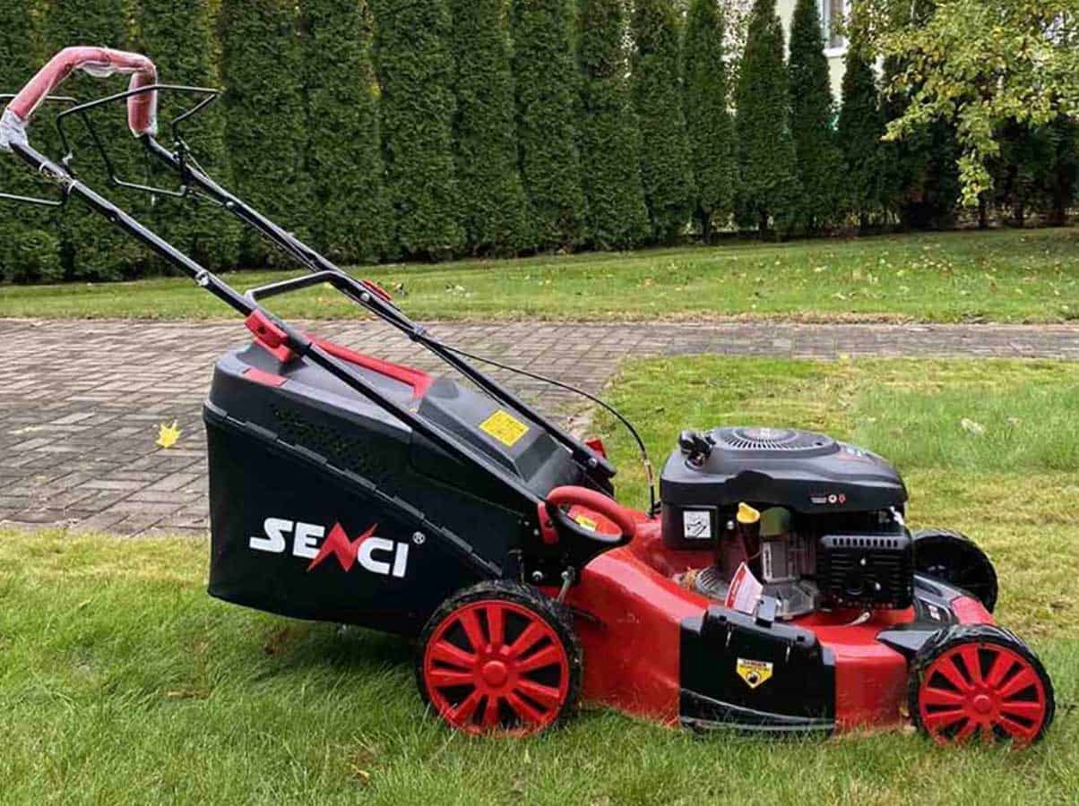 Газонокосилка бензиновая самоходная Senci LMA22S04, 3.5 кВт, ширина скашивания 55 см, травосборник 65 л