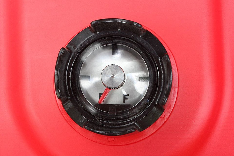 Бак топливный 45,6 л., с указателя уровня, колесами и стропой, 63х35х36 см.