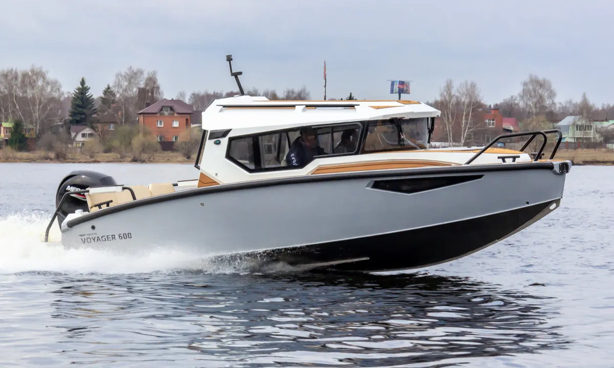 Катер Voyager 600 Cabin