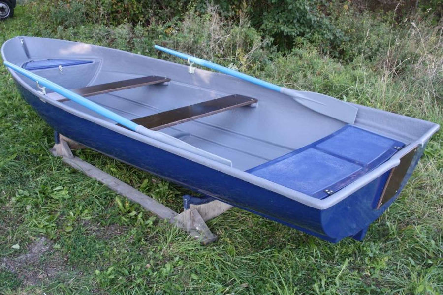 Лодка стеклопластиковая Мираж 450 "Зеленец".