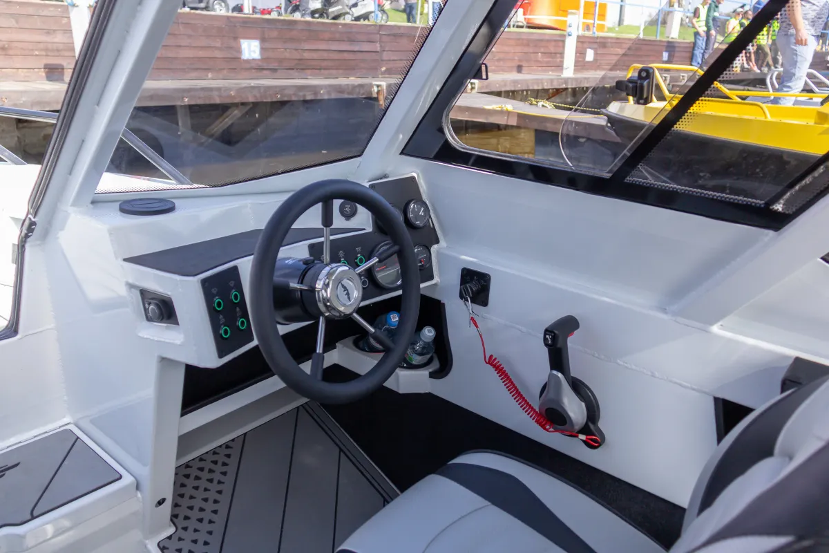 Катер Yava XL COB