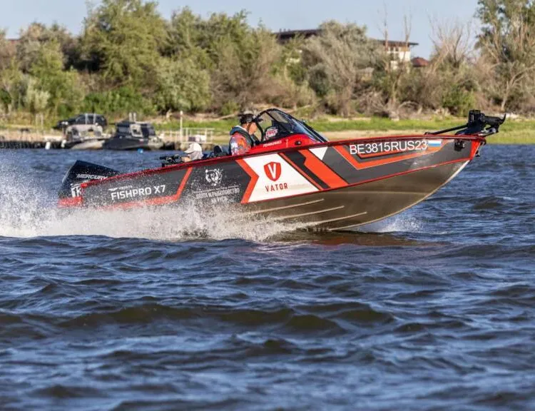 Катер FISHPRO X7