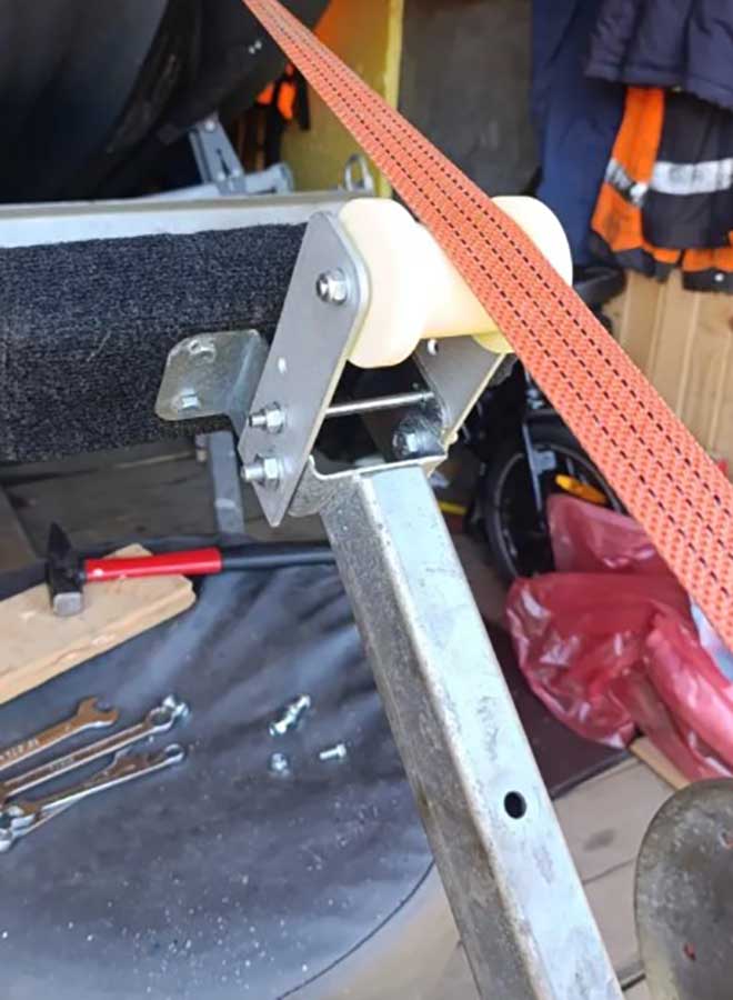 Опорно-вытяжной ролик с оцинкованными пластинами для прицепа МЗСА 81771С.012