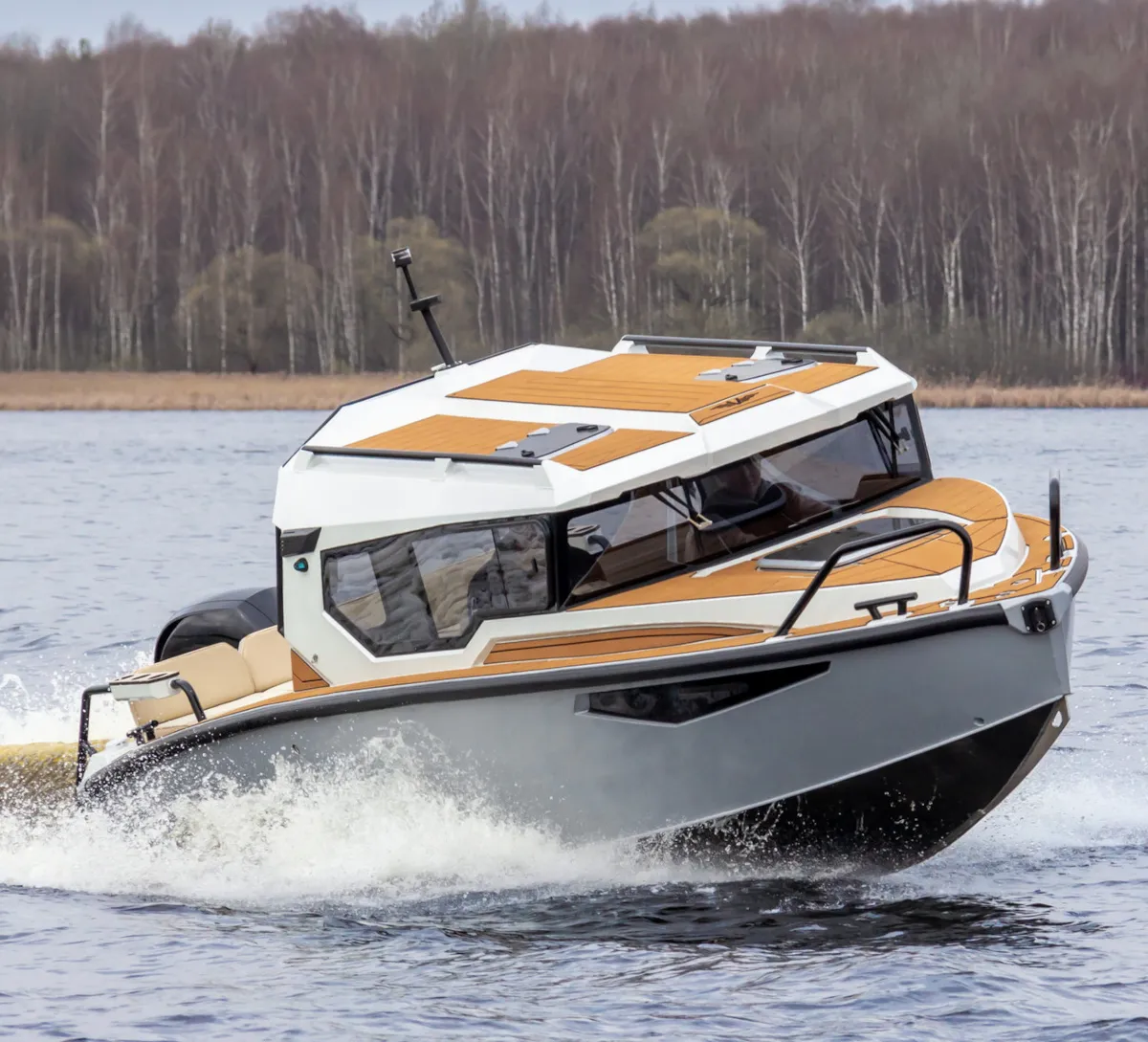 Катер Voyager 600 Cabin