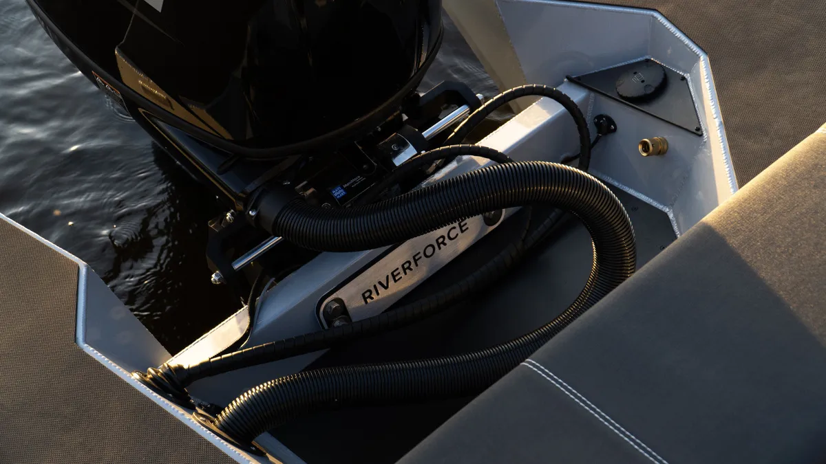 Катер ВиндБот 6.0 DCX