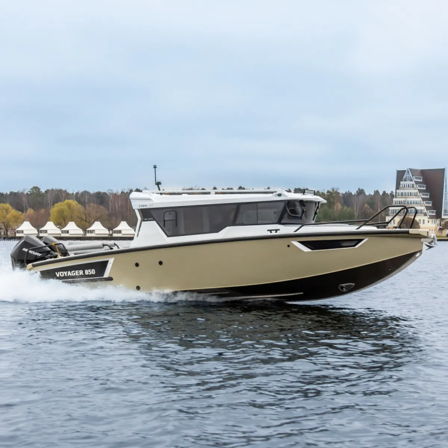 Катер Voyager 850 Cabin Twin