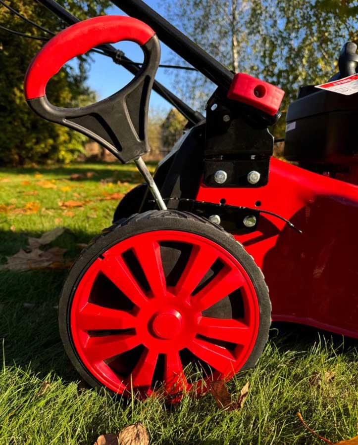 Газонокосилка бензиновая самоходная Senci LMA22S04, 3.5 кВт, ширина скашивания 55 см, травосборник 65 л