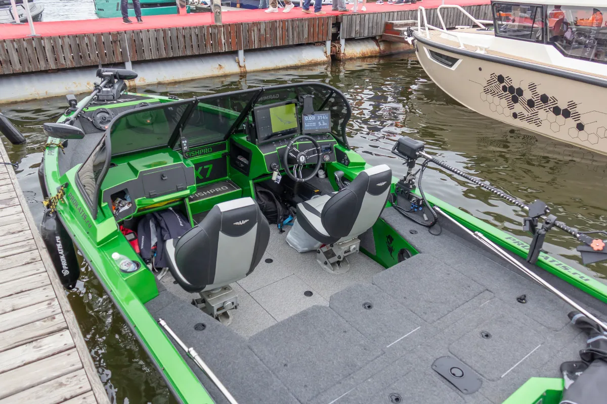 Катер FISHPRO X7