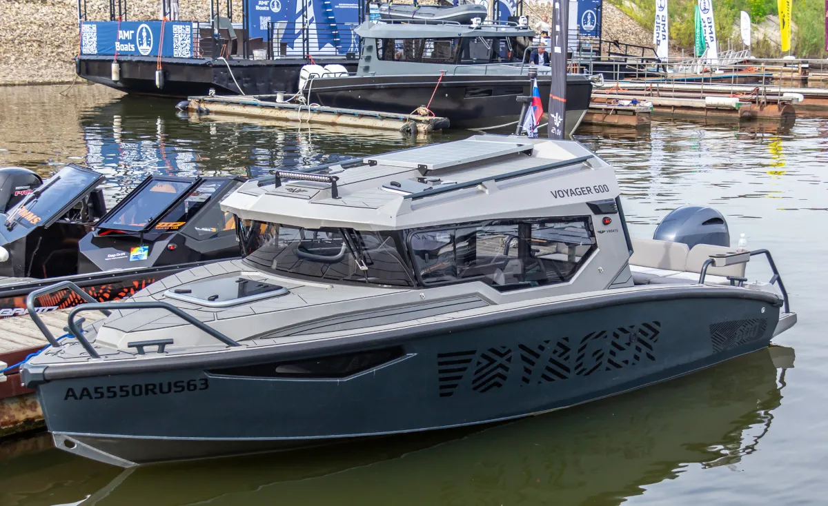 Катер Voyager 600 Cabin