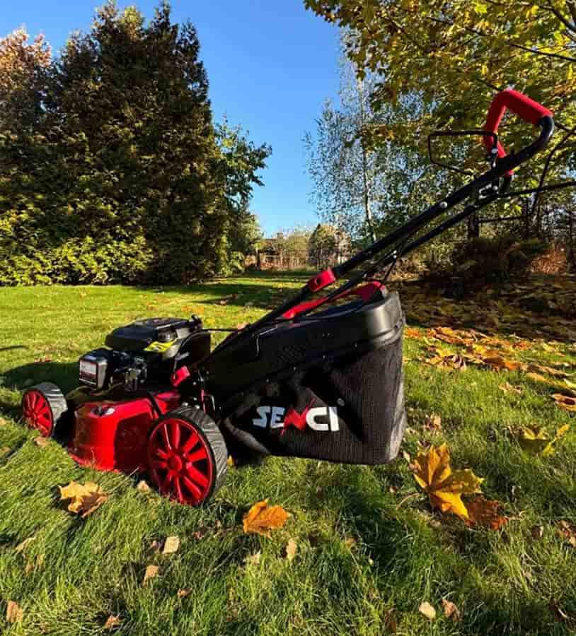 Газонокосилка бензиновая самоходная Senci LMA22S04, 3.5 кВт, ширина скашивания 55 см, травосборник 65 л