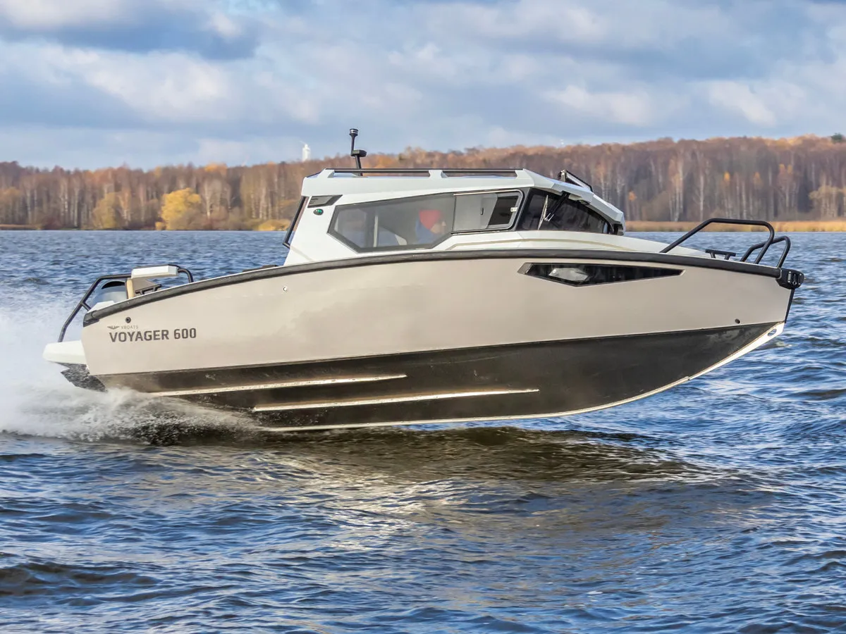 Катер Voyager 600 Cabin