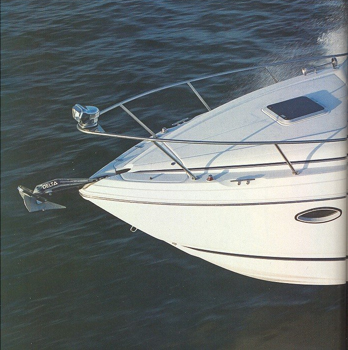 Прожектор стационарный с двойным управлением Golight Stryker, черный.