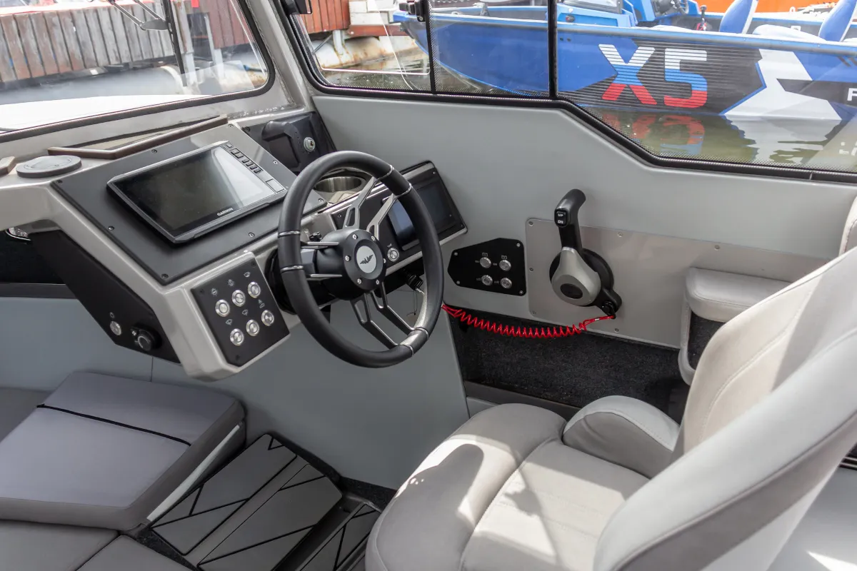 Катер Voyager 600 Cabin