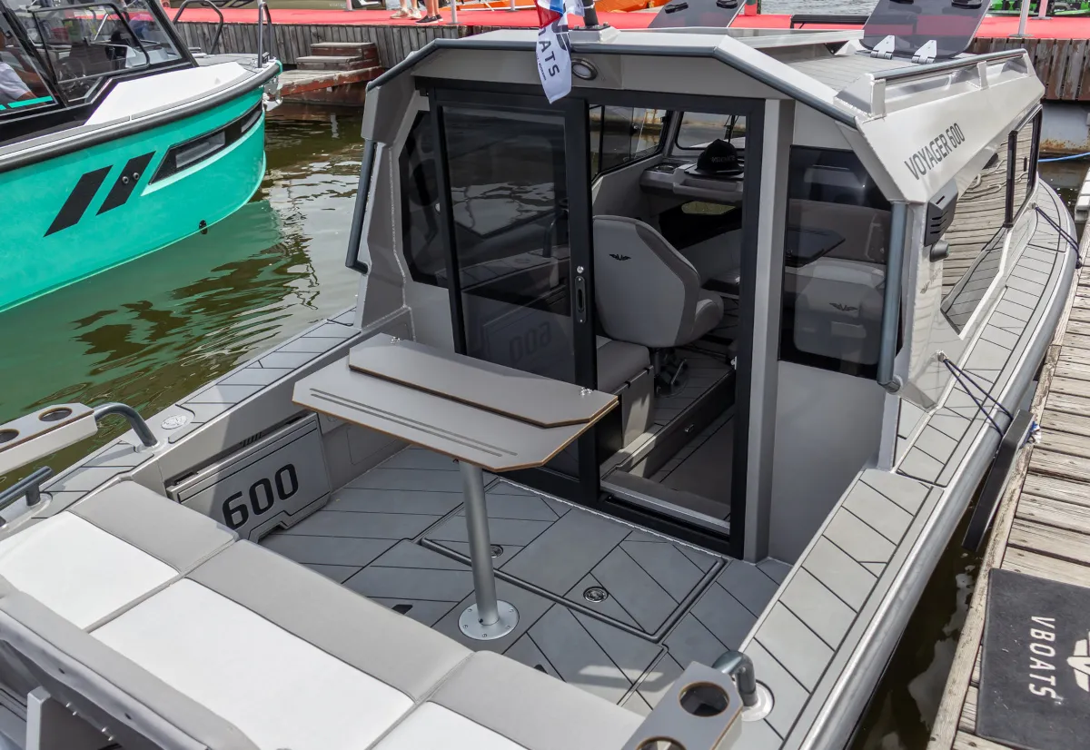 Катер Voyager 600 Cabin