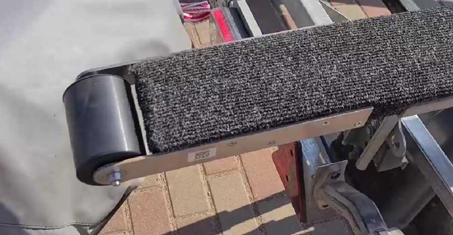 Ролики резиновые Ø 70×98 мм на ложементы лодочного прицепа 110 мм с оцинкованными пластинами, 2 шт.