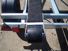 Кронштейн с роликом на ложементы (пара) ложементы 110, 120 мм