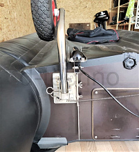 Держатель датчика эхолота под замок транц. колеса, арт. SKD130