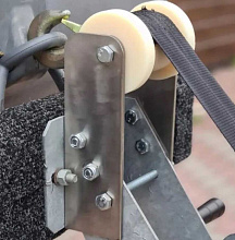 Опорно-вытяжной ролик с пластинами из нержавеющей стали для прицепа МЗСА 81771С.012